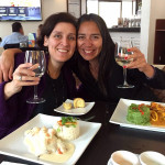 Mónica con Coni, su amiga del alma, celebrando su reencuentro
